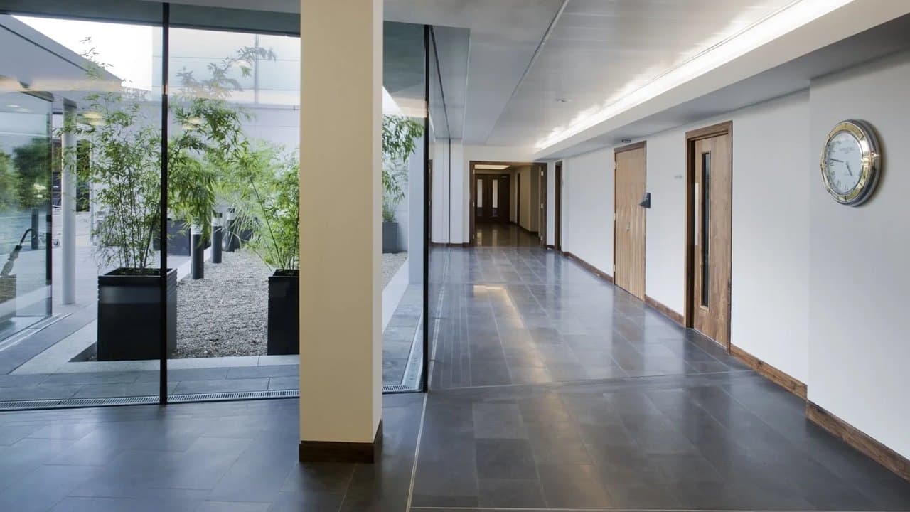 Business Lounge "Premium Traveller Lounge"